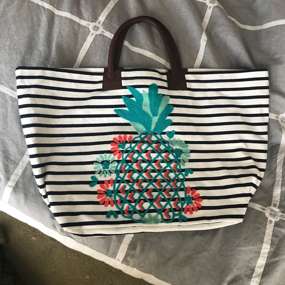 Crown and Ivy Pineapple Tote
